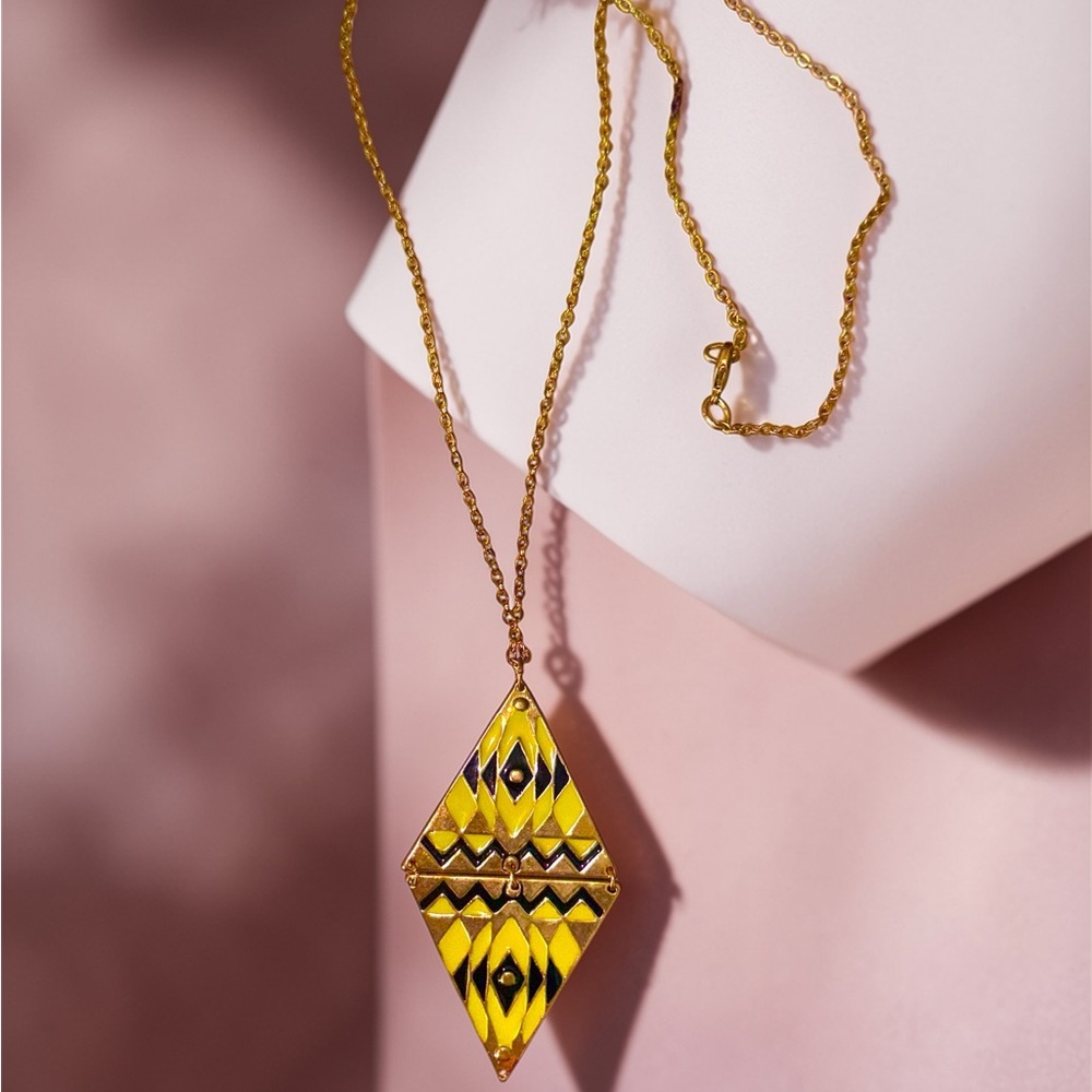 Vintage Geometric Yellow & Black Pendant Necklace - Picture 2 of 9